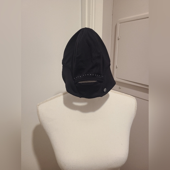 Lululemon beanie with ponytail hole - Picture 1 of 3